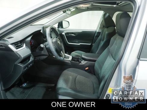 Used 2021 Toyota RAV4 XLE w/ Convenience Package AWD/4WD image 2