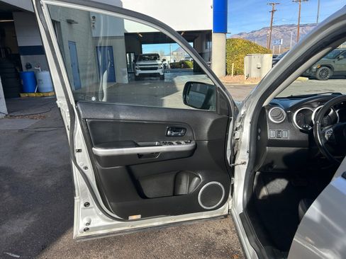 Used 2010 Suzuki Grand Vitara Limited image 14