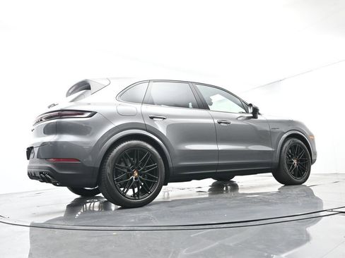 Certified 2026 Porsche Cayenne E-Hybrid AWD/4WD image 51