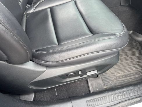 Used 2020 Ford Explorer XLT w/ Equipment Group 202A RWD image 32