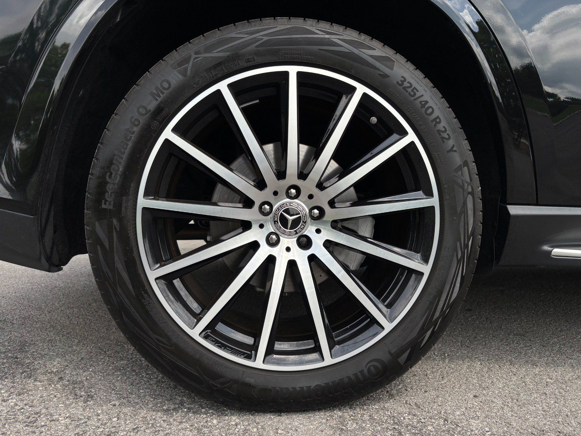 Used 2025 Mercedes-Benz GLS 450 4MATIC w/ AMG Line Exterior image 54