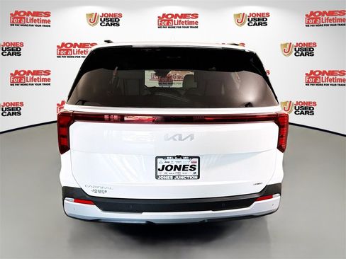 Used 2026 Kia Carnival EX image 16
