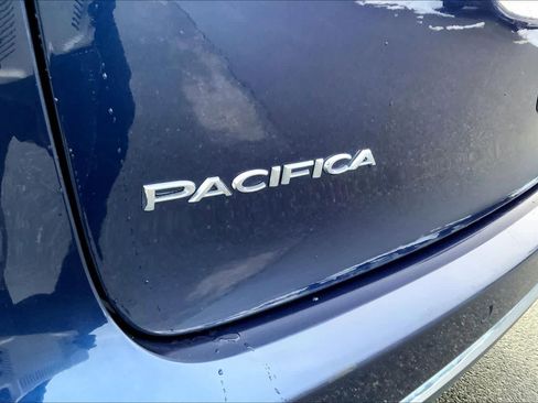 Used 2017 Chrysler Pacifica Touring-L Plus image 9