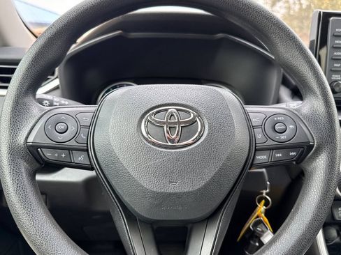 Used 2022 Toyota RAV4 LE AWD/4WD image 22