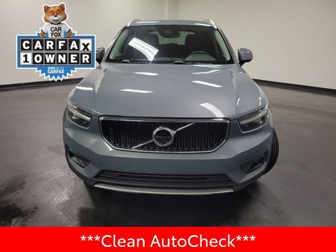 Used 2022 Volvo XC40 T4 Momentum FWD image 3