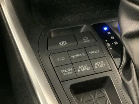 Used 2020 Toyota RAV4 LE w/ All Weather Liner Package AWD/4WD image 10