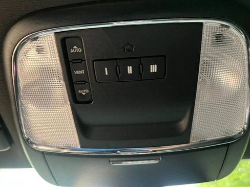 Used 2015 Dodge Charger SXT image 31