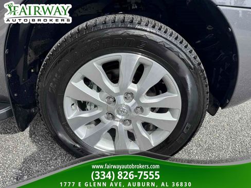 Used 2021 Toyota Sequoia Platinum AWD/4WD image 38
