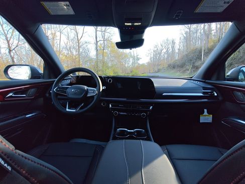 New 2026 Chevrolet Traverse Z71 w/ Driver Confidence Package image 14