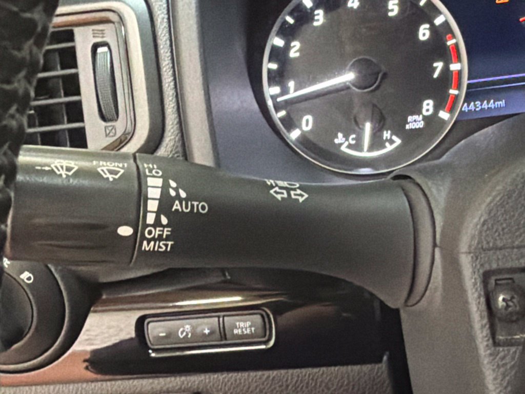 Used 2024 Nissan Titan SV w/ SV Convenience Package AWD/4WD image 27