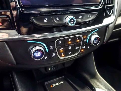Used 2023 Chevrolet Traverse RS AWD/4WD image 29