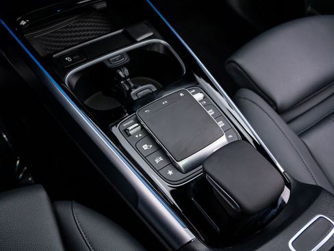 Used 2023 Mercedes-Benz EQB 300 4MATIC image 12