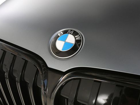 Used 2022 BMW 750i xDrive w/ M Sport Package AWD/4WD image 8