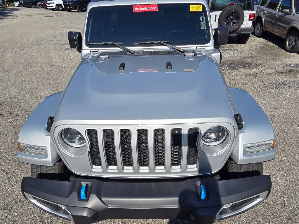 Used 2023 Jeep Wrangler Unlimited Sahara w/ Cold Weather Group AWD/4WD image 17