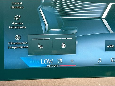 Used 2025 BMW iX xDrive50 AWD/4WD image 21