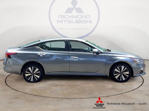 Used 2021 Nissan Altima 2.5 SV AWD/4WD image 2