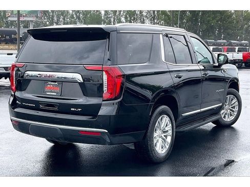 Used 2024 GMC Yukon SLT w/ SLT Luxury Package AWD/4WD image 15