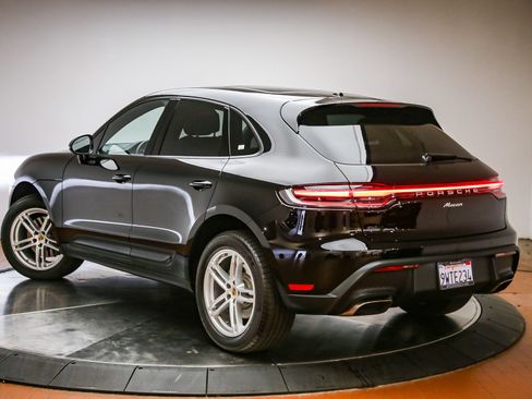 Certified 2025 Porsche Macan AWD/4WD image 3