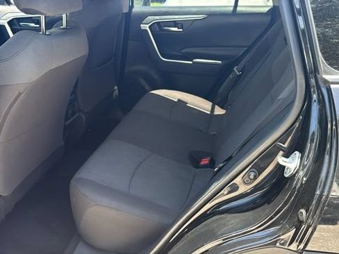 Used 2022 Toyota RAV4 XLE w/ Convenience Package FWD image 16