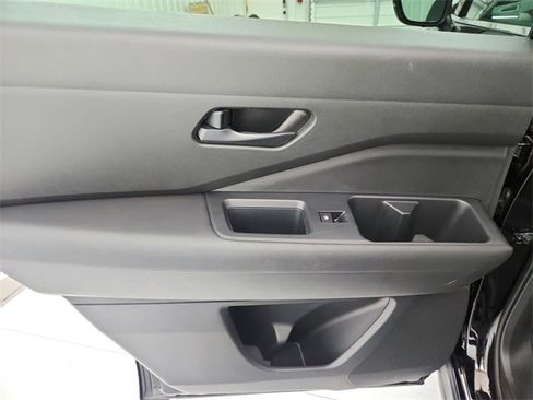 Used 2024 Nissan Pathfinder SV image 34