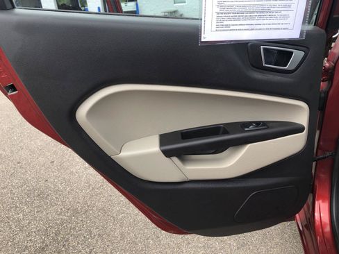 Used 2015 Ford Fiesta SE FWD image 11