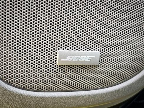 Certified 2023 GMC Acadia SLT w/ Preferred Package image 15