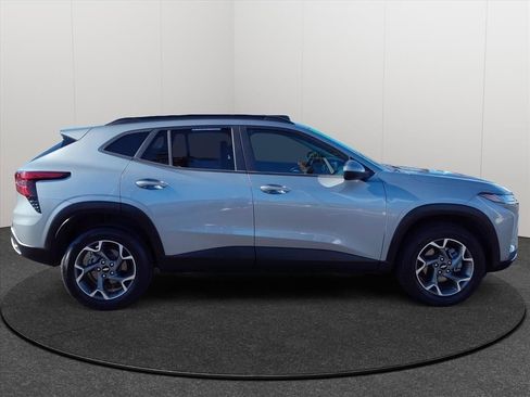 Certified 2025 Chevrolet Trax LT image 4