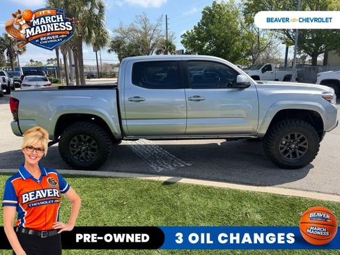 Used 2023 Toyota Tacoma SR5 w/ Technology Package image 3