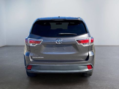 Used 2016 Toyota Highlander LE image 4