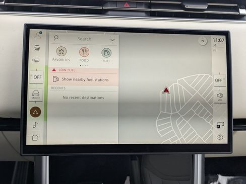 New 2026 Land Rover Range Rover SE image 13