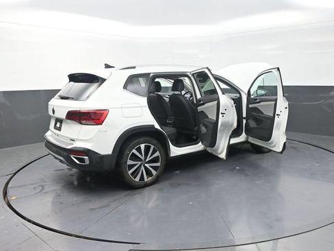 Used 2022 Volkswagen Taos SE AWD/4WD image 45