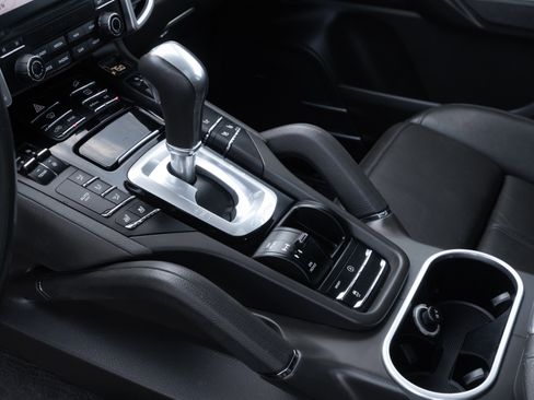 Used 2018 Porsche Cayenne image 19