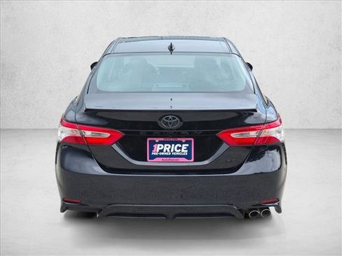 Used 2020 Toyota Camry SE FWD image 7