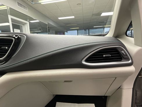 Used 2018 Chrysler Pacifica Limited w/ Advanced Safetytec Group image 10