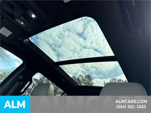 Used 2022 Chevrolet Suburban Z71 w/ Z71 Off-Road Package image 40