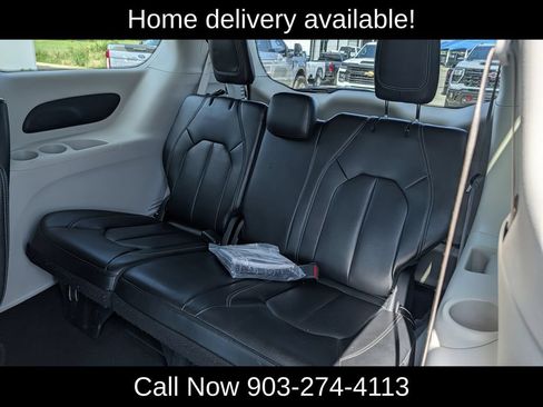 Used 2023 Chrysler Pacifica Touring-L FWD image 28