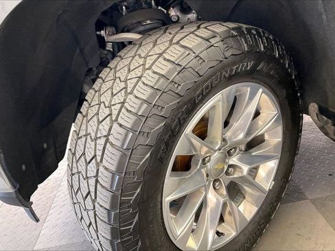 Used 2019 Chevrolet Silverado 1500 LTZ w/ LTZ Plus Package AWD/4WD image 33
