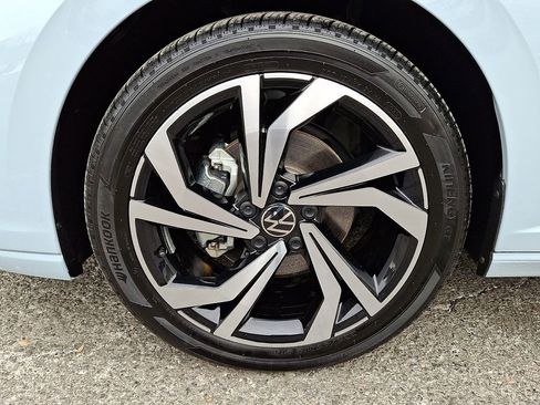 Certified 2025 Volkswagen Jetta SEL image 9