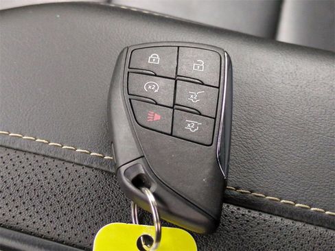 Used 2024 GMC Yukon SLT w/ SLT Luxury Package image 29