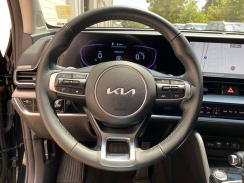 Used 2025 Kia Sportage EX FWD image 11