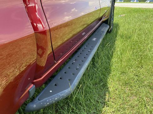 Used 2023 GMC Sierra 1500 AT4 w/ Technology Package AWD/4WD image 8