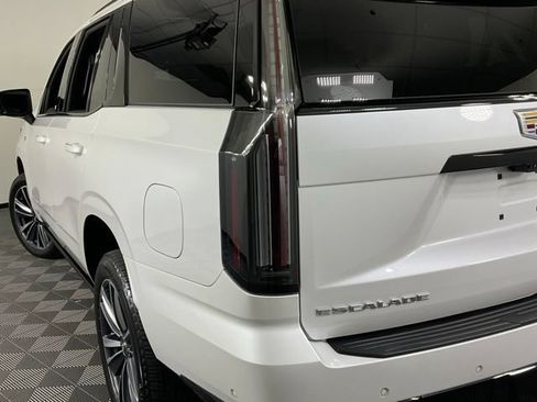 Used 2025 Cadillac Escalade Sport AWD/4WD image 30