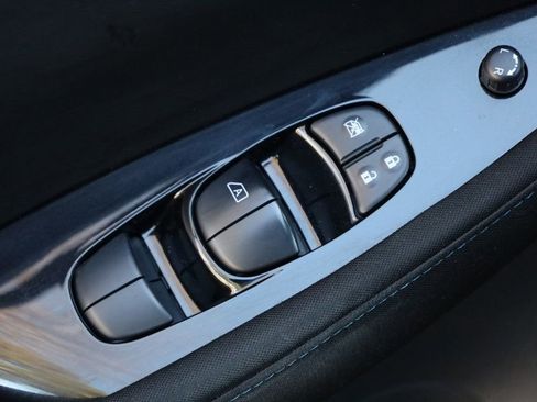 Used 2018 Nissan Leaf SV w/ SV Technology Package image 29