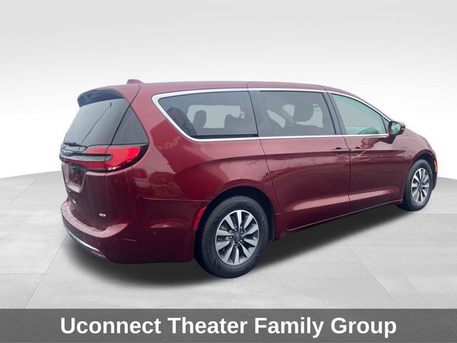 Used 2022 Chrysler Pacifica Touring-L w/ Uconnect Theater Family Group FWD image 6