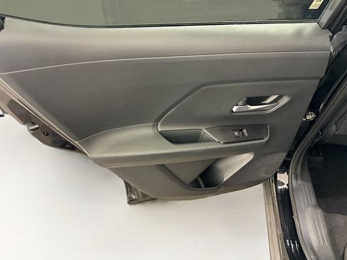 Used 2025 Nissan Kicks SV AWD/4WD image 26