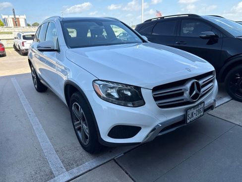 Used 2017 Mercedes-Benz GLC 300 4MATIC image 2