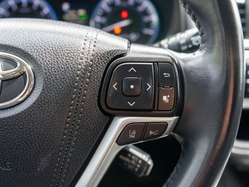 Used 2019 Toyota Highlander SE image 21