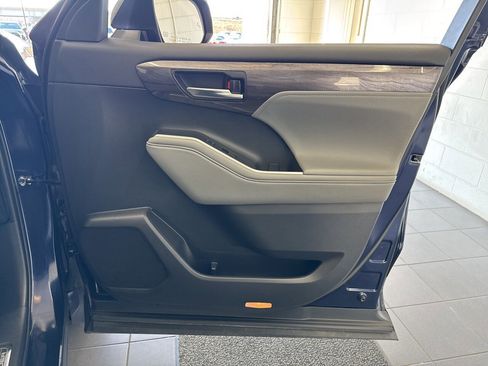 Used 2022 Toyota Highlander Platinum image 59