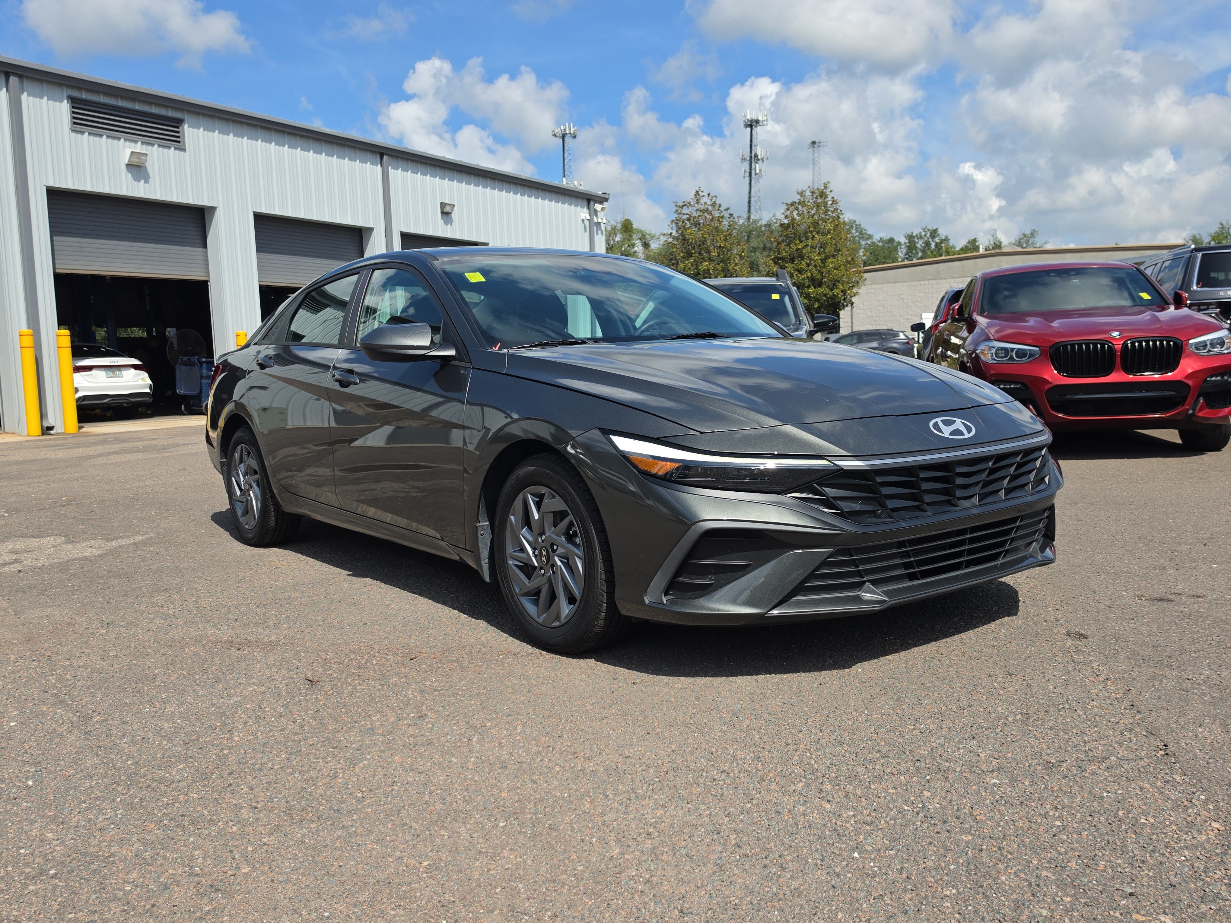 Used 2024 Hyundai Elantra SEL FWD image 2