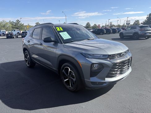 Used 2021 Chevrolet TrailBlazer RS w/ Convenience Package FWD image 2